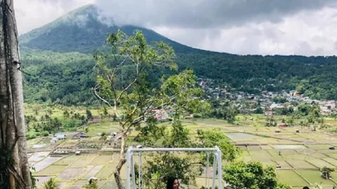 Indahnya Pemandangan Gunung Lokon, Sawah, Desa Dari Puncak Kai Santi - GenPI.co