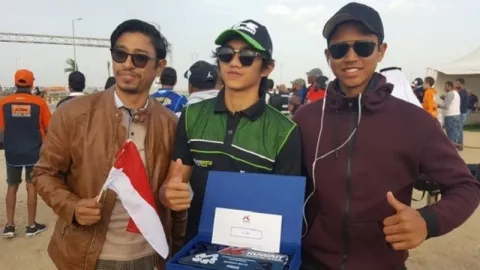 Pebalap Muda Indonesia Kibarkan Bendera Kamenangan di Ajang Motocross Kuwait 2019 - GenPI.co