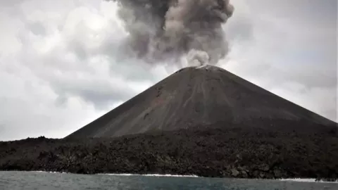 Anak Krakatau Turun Status Jadi Waspada, Setelah Siaga Selama 3 Bulan - GenPI.co
