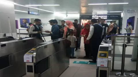 Naik MRT Jakarta Hingga Akhir Maret, Lansia Tak Perlu Daftar - GenPI.co