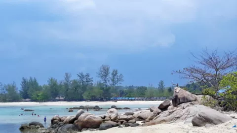 Saatnya Nikmati Kemilau Pantai Trikora Di Bintan - GenPI.co