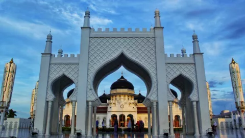 Indonesia Jadi Destinasi Terbaik Dunia 2019, Ini Makna Wisata Halal - GenPI.co