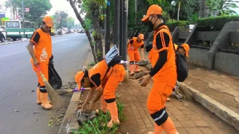 Pasukan Orange Bersihkan Spanduk dan Baliho Caleg - GenPI.co