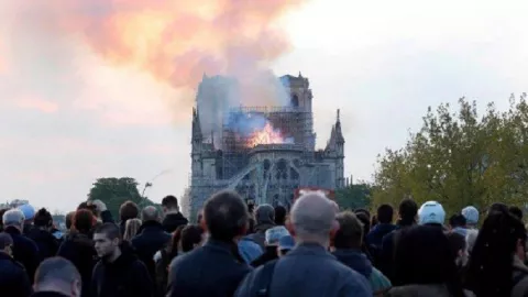 Notre-Dame Dilalap Api, Wapres Jusuf Kalla Sampaikan Rasa Duka - GenPI.co