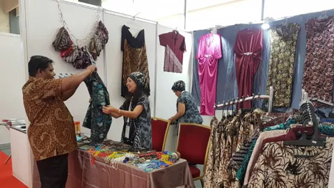 Batik dan Produk Indonesia Lainnya Mejeng di Bangladesh - GenPI.co