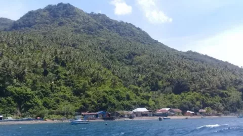 Intip Pesona Bawah Laut Perairan Pulau Moti Ternate - GenPI.co