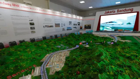 Kereta Api Kecepatan Tinggi Jakarta-Bandung Rampung Tahun 2021 - GenPI.co