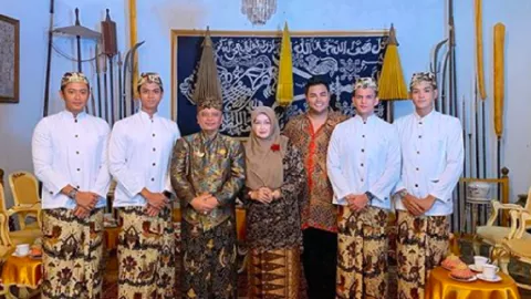 Ivan Gunawan Kenalkan Fashion Muslim ke Keraton Cirebon - GenPI.co