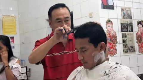 Sandiaga Uno Potong Rambut di Tempat Langganan Jokowi - GenPI.co