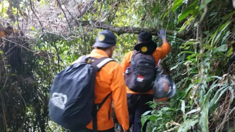 Hilang Kontak 2 Hari, 12 Pendaki Gunung Mekongga Ditemukan - GenPI.co