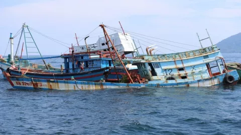 Menteri Susi Unggah Video Penenggelaman Kapal Pencuri Ikan - GenPI.co