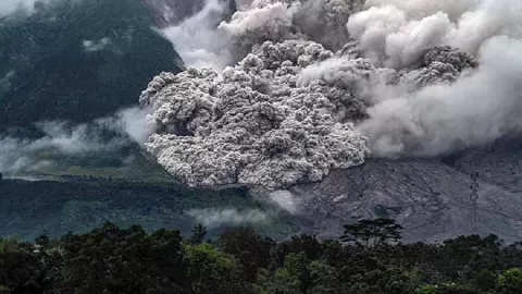Gunung Sinabung Erupsi Lagi - GenPI.co