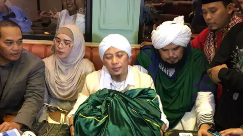 Wow, Opick Diberi Sehelai Rambut Nabi Muhammad SAW - GenPI.co