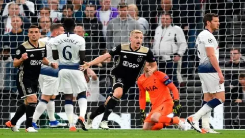 Prediksi Ajax vs Tottenham Dini Hari Nanti - GenPI.co