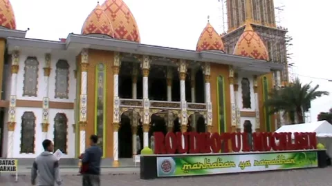 Masjid Roudhotul Muchlisin Ikon Wisata Religi di Jember - GenPI.co