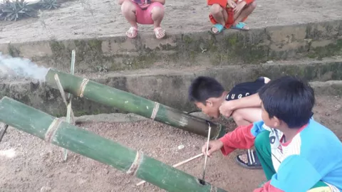 Serunya Anak Pangkalpinang Tiap Ramadhan, Main Meriam Bambu - GenPI.co