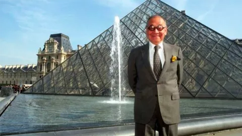 Mengenal I M Pei, Sosok Di Balik Piramida Louvre Paris - GenPI.co