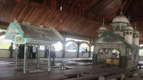 Makam Syekh Burhanuddin Jadi Destinasi Wisata Religi - GenPI.co