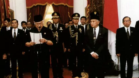 Hari Ini 21 Tahun Lalu, Presiden HM Soeharto Lengser - GenPI.co