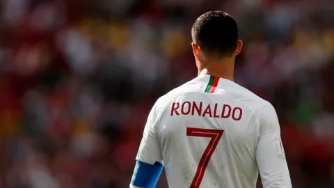 Dukung Palestina, Cristiano Ronaldo Kirim Bantuan Rp21,7 Miliar - GenPI.co