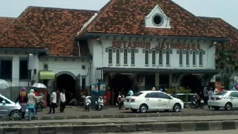 Penumpang KA dari Gambir-Jakarta Dialihkan ke Jatinegara - GenPI.co