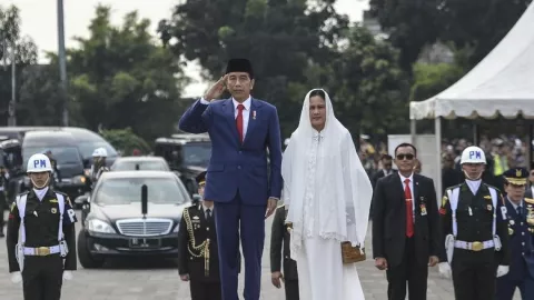 Saat Melepas Bu Ani, Jokowi Sebut Sang Flamboyan Telah Pergi - GenPI.co