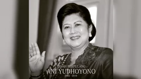 Angkat Peti Jenazah Ani Yudhoyono, AHY dan Ibas Berderai Air Mata - GenPI.co
