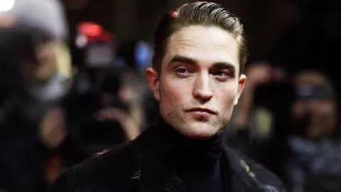 Robert Pattinson Resmi Kenakan Topeng Batman - GenPI.co