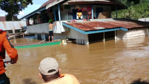 Banjir Hantam 6 Desa di Sultra, Aktifitas Warga Lumpuh Total - GenPI.co