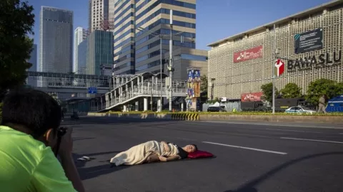 Sesuatu Banget! Jakarta Sepi jadi Momen Foto Lebaran di Jalan - GenPI.co