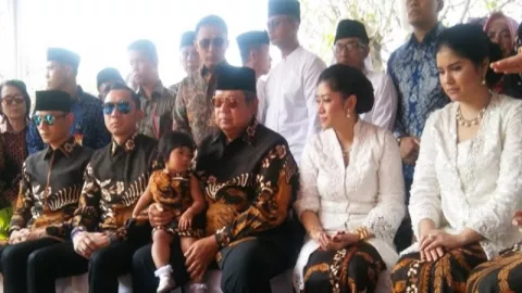 SBY Baru Tahu Makna Batik Sawunggaling yang Dipilih Bu Ani - GenPI.co