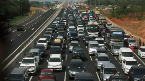 Kena Macet di Tol Pas Mudik Lebaran Bisa Tuntut Ganti Rugi - GenPI.co