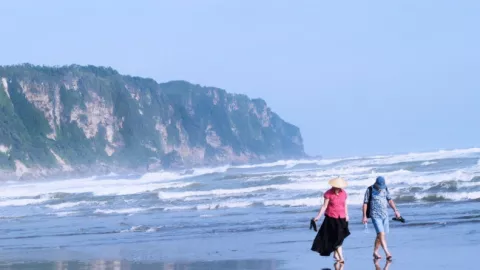 Gelombang Pantai Selatan Tinggi, BPBD Bantul Minta Turis Waspada - GenPI.co