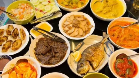 Survey: Orang Indonesia Makan Lebih Banyak Saat Puasa & Lebaran - GenPI.co