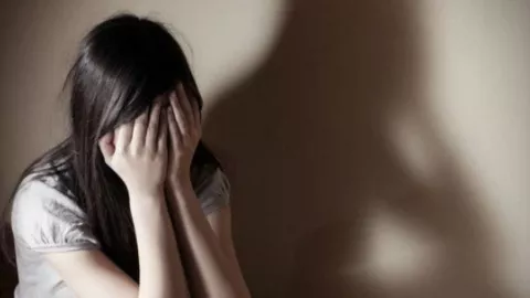 Gadis di Manado Diperkosa Ayah Kandung, Pelaku Malah Dibebaskan! - GenPI.co