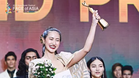 Model Asal Surabaya Juarai Face of Asia 2019 - GenPI.co