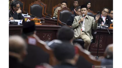 20 Jam Berlangsung, Sidang MK Ditutup Saat Azan Subuh - GenPI.co