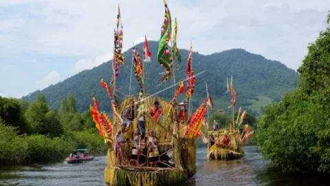 Kapuas Hulu Menjaring Wisatawan di Festival Crossborder Badau - GenPI.co