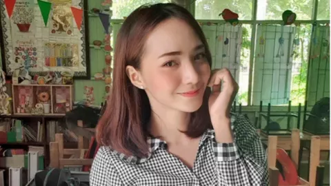 Viral Guru TK Cantik, Bikin Netizen Cowok Ingin Jadi Bocah Lagi - GenPI.co