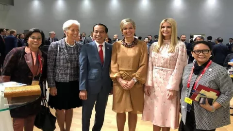 Hadiri KTT G20, Jokowi Diapit Perempuan-Perempuan Perkasa Dunia - GenPI.co