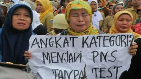 Pupus Harapan Honorer K2 Pendukung Prabowo-Sandi Diangkat PNS - GenPI.co