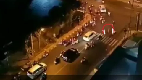 Video 'Mahluk' Menyebrang Jalan dan Hilang Bikin Geger Yogyakarta - GenPI.co