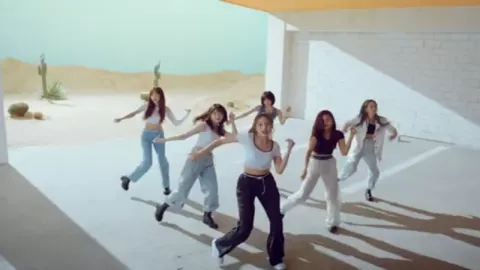MV Fever GFRIEND Tembus Peringkat Puncak Chart Musik Korea - GenPI.co