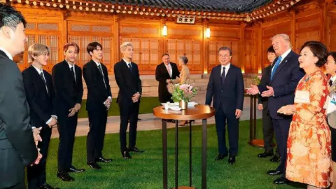 Berkunjung ke Korsel, Donald Trump Akui Ketampanan Boyband EXO - GenPI.co
