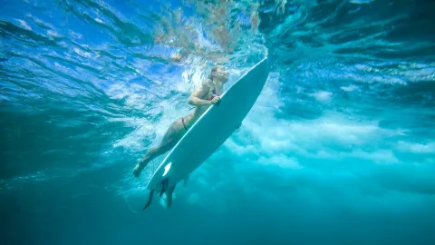 Kemenpar Kembangkan Wisata Surfing di Cilacap - GenPI.co