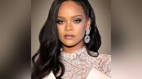 Rihanna, Resmi Jadi Penyanyi Wanita Terkaya di Dunia Tahun 2019 - GenPI.co