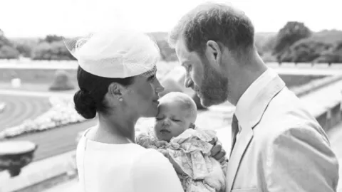 Lewat Keluarga, Putri Diana 'Saksikan' Pembabtisan Cucunya - GenPI.co