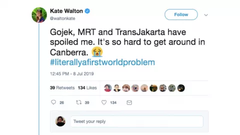 Penulis Australia: GoJek, MRT, dan TransJakarta Bikin Saya Manja - GenPI.co