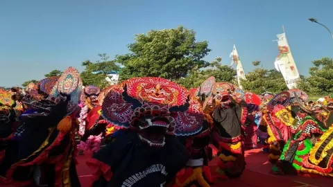 3.000 Penari Barong Goyang Kediri - GenPI.co