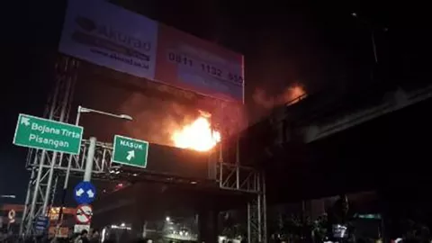 Kebakaran Truk Tangki Pertamina di Gerbang Tol, 2 Orang Tewas - GenPI.co